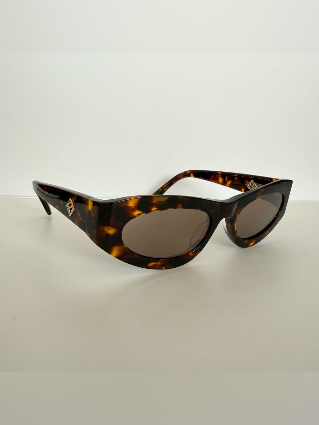 New!!! Fendi Women Oval Sunglasses Fe40177u 56g Authentic